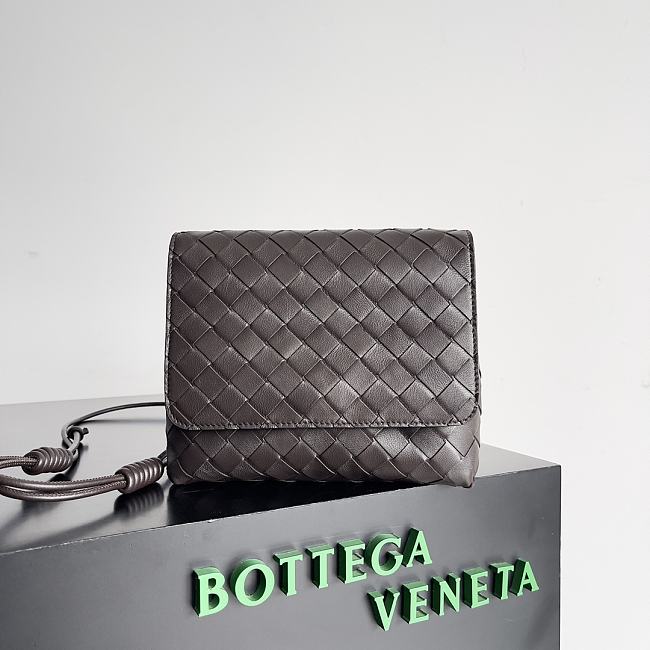 Bottega Veneta Crossbody Brown Bag Size 19x16x6CM - 1