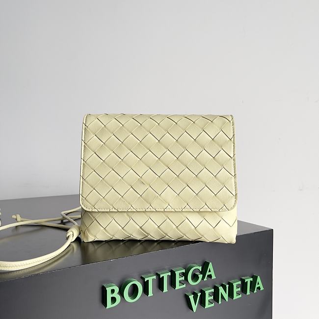 Bottega Veneta Crossbody Yellow Bag Size 19x16x6CM - 1