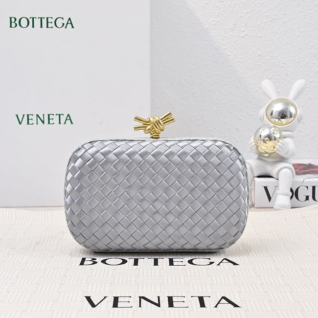 Bottega Veneta Knot Minaudiere Clutch BV0022 Size 20x12x5.5cm - 1