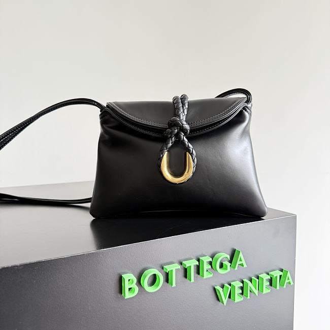 Bottega Veneta Liberta BV2511 Size 20x35x8cm - 1