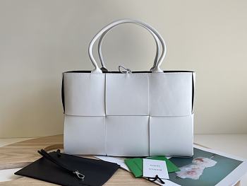 Bottega Veneta Small Arco Tote BV7412 Size 20x30x11cm