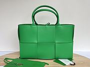 Bottega Veneta Small Arco Tote BV7413 Size 20x30x11cm - 6