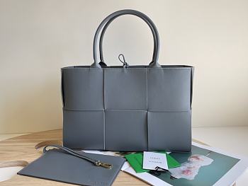 Bottega Veneta Small Arco Tote BV7415 Size 20x30x11cm