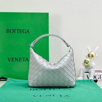 Bottega Veneta Wallace Bag White Size 22x13x9.5cm