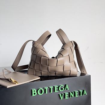 Bottega Veneta Cassette Bowling Bag BV0080 Size 22x16x13CM