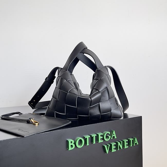 Bottega Veneta Cassette Bowling Bag BV0082 Size 22x16x13CM - 1