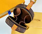 Louis Vuitton Round Case M68524 - 5