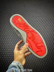 Christian Louboutin Sneaker Low Lou Spikes Flat Grey - 3