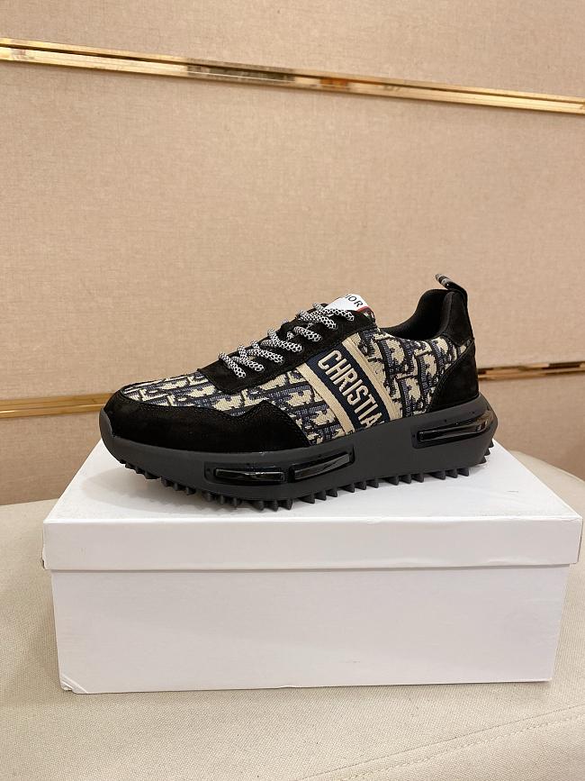 Dior Oblique Pattern Sneakers Code 058B60-01 - 1