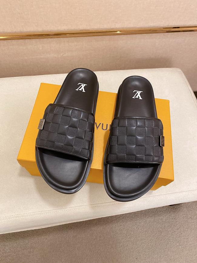 Louis Vuitton Slide Code LV606A-02 - 1