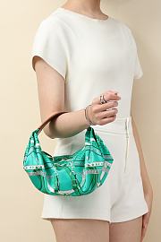 Hermes Balusoie Silk With Hunter HM5214 Size 32x24x12cm - 4