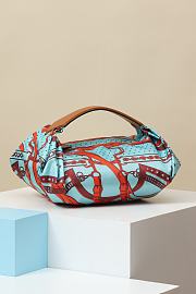 Hermes Balusoie Silk With Hunter HM5215 Size 32x24x12cm - 2