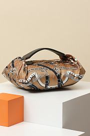 Hermes Balusoie Silk With Hunter HM5216 Size 32x24x12cm - 1