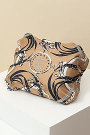 Hermes Balusoie Silk With Hunter HM5216 Size 32x24x12cm - 6