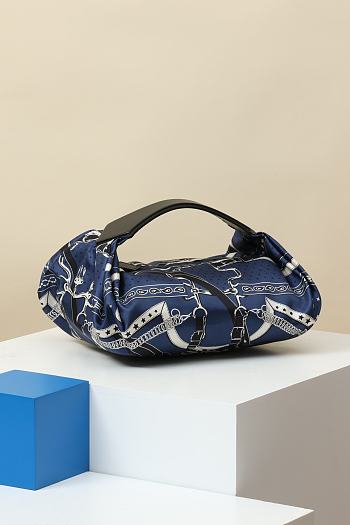 Hermes Balusoie Silk With Hunter HM5217 Size 32x24x12cm