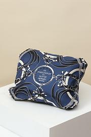 Hermes Balusoie Silk With Hunter HM5217 Size 32x24x12cm - 5