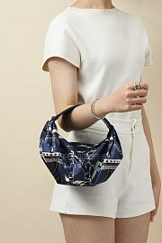 Hermes Balusoie Silk With Hunter HM5217 Size 32x24x12cm - 4