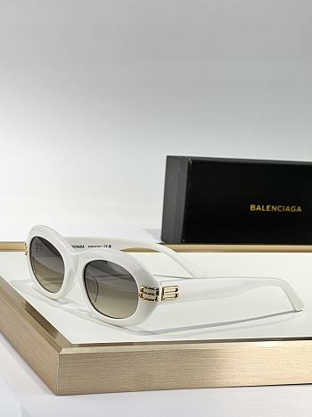 Balenciaga Glasses B000-02