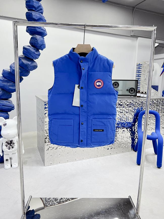 Canada Goose Down Vest CG3320-01 - 1