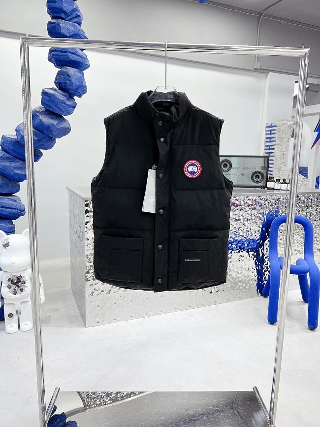 Canada Goose Down Vest CG3320-03 - 1