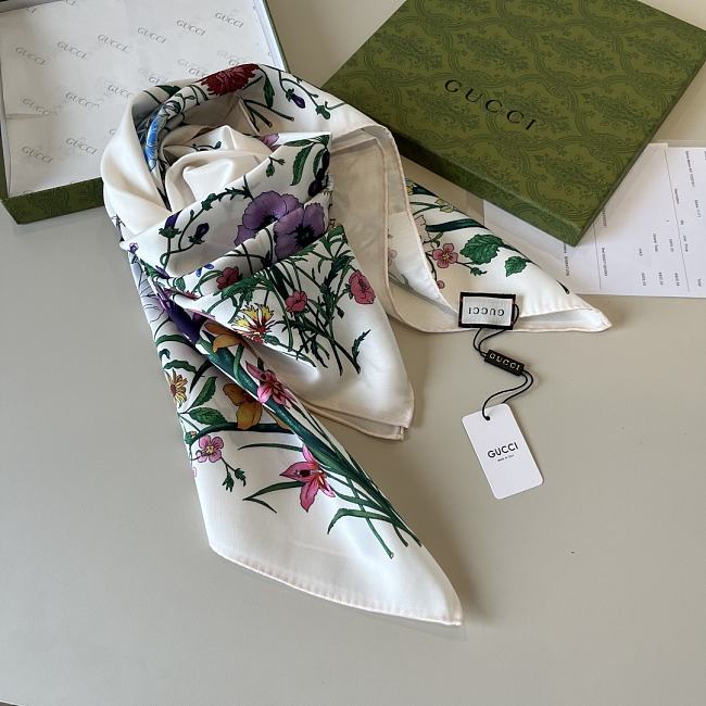 Gucci Scarf Code GG2250 Size 90x90cm - 1