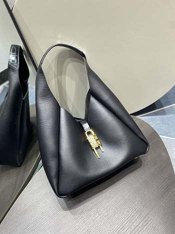 Givenchy Should Bag 230921H Size 31x43x15cm