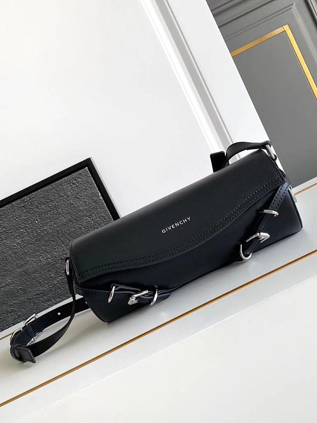 Givenchy Voyou Roller Bag G3211 Size 24x9x13cm - 1