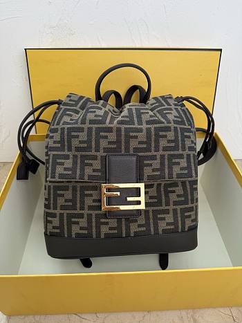 Fendi Backpack Code F2277 Size 26x12x23cm