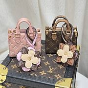 LV Bag Charm with Floral M02137 - 4