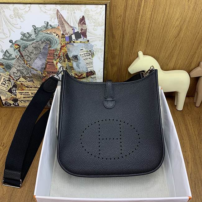 Hermès Evelyne Bag HM1607 Size 29cm - 1