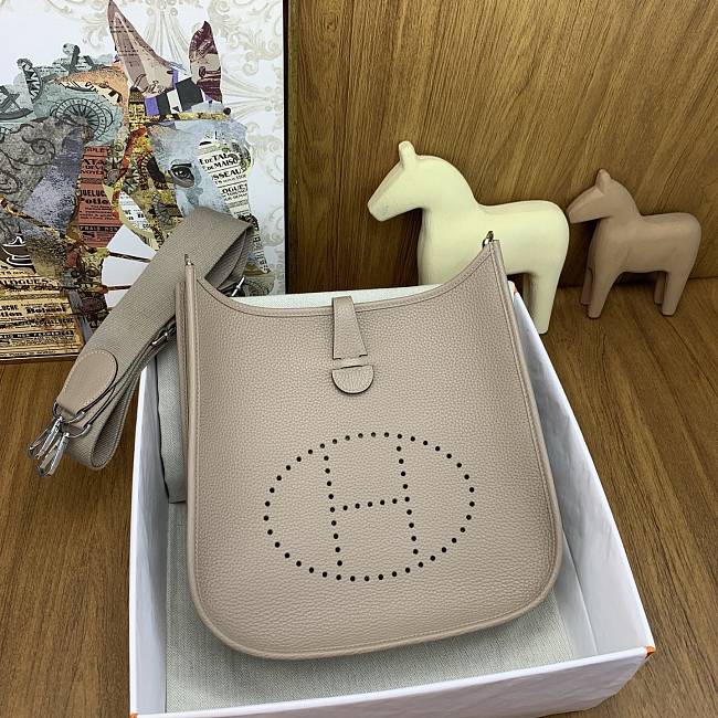 Hermès Evelyne Bag HM1608 Size 29cm - 1