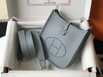 Hermès Evelyne Bag HM1620 Size 18cm