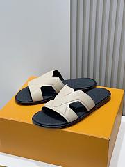 Louis Vuitton Slides Code LV3661 - 1