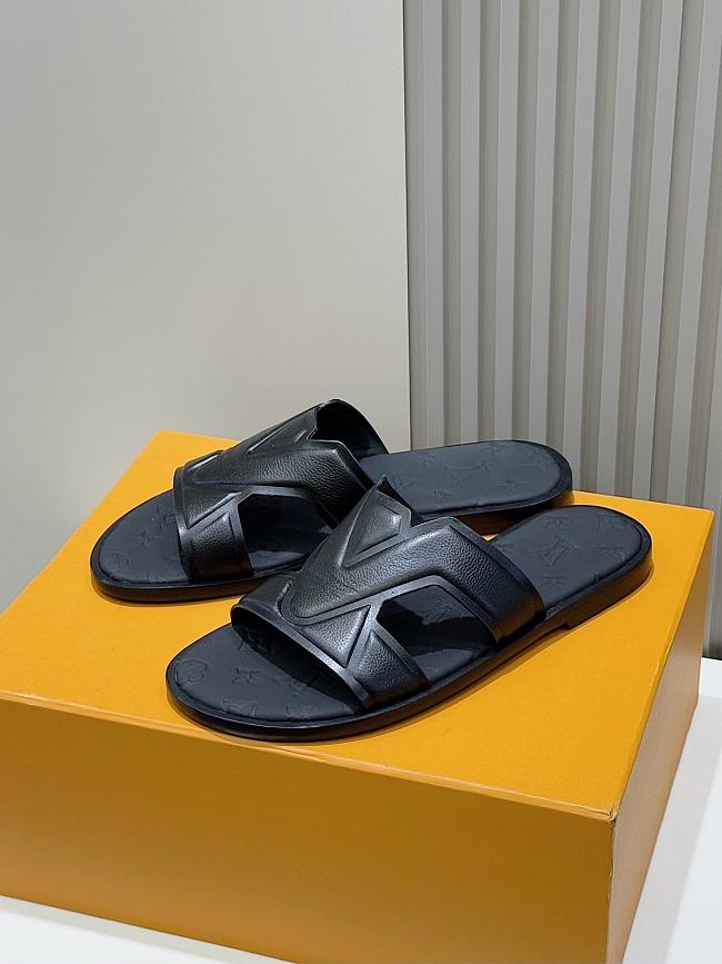 Louis Vuitton Slides Code LV3664 - 1