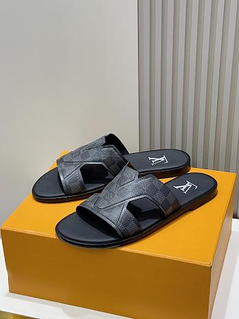 Louis Vuitton Slides Code LV3666