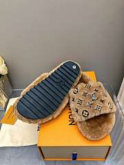 Louis Vuitton Slides LV3002 - 4