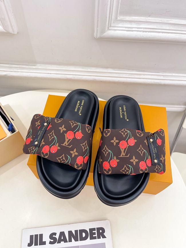Louis Vuitton Slides LV3025 - 1