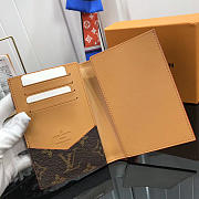 LV PASSPORT COVER M68906 Size10x14x2cm - 4