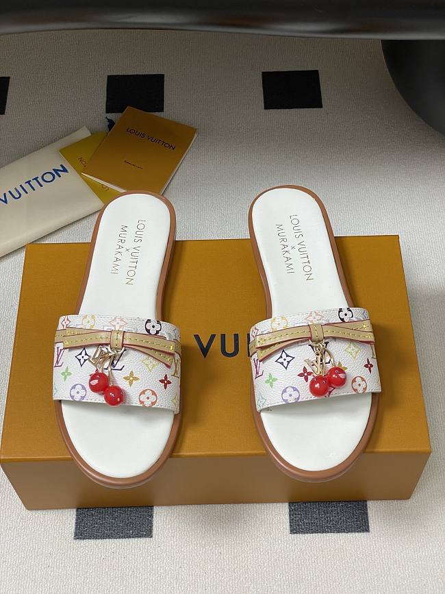 Louis Vuitton Women's Slides LV3114 - 1