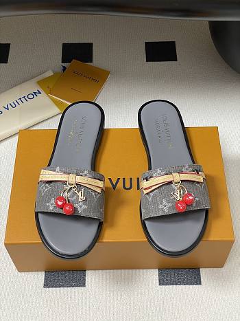 Louis Vuitton Women's Slides LV4110