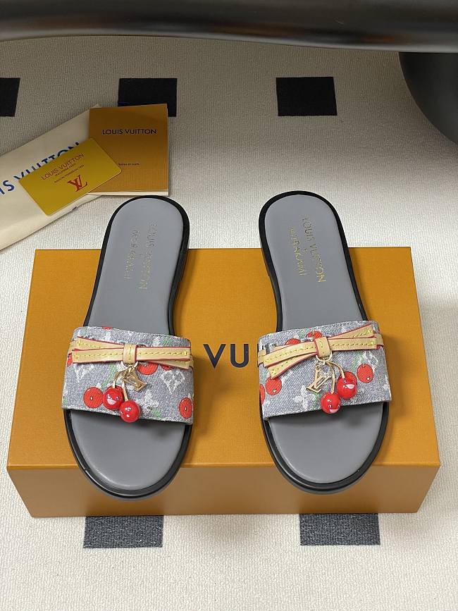 Louis Vuitton Women's Slides LV4116 - 1