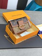 LV Dauphine Chain Wallet Monogram M68746 Size 20x15x9cm - 1