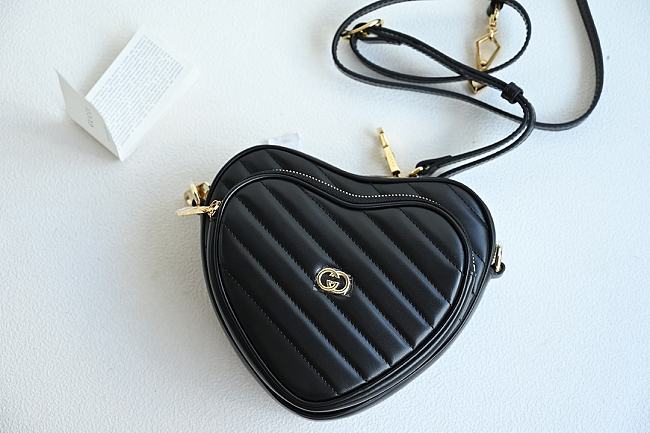 Gucci Heart Shoulder Bag G3005 Size 20x17x6cm - 1