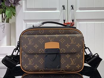 LV Should Bag M46688 Size 22x18x8cm