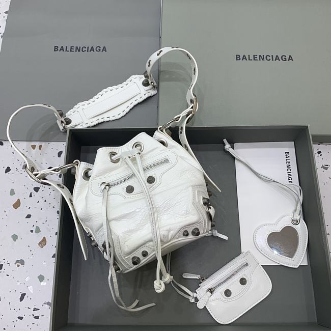 Balenciaga Bucket Bag B2510 Size 20x15x17cm - 1