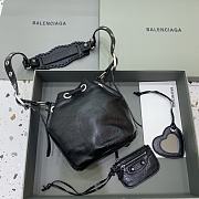 Balenciaga Bucket Bag B2511 Size 20x15x17cm - 5