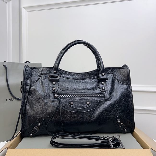 Balenciaga Cyclamen Leather B525 Size 38x25x14cm - 1