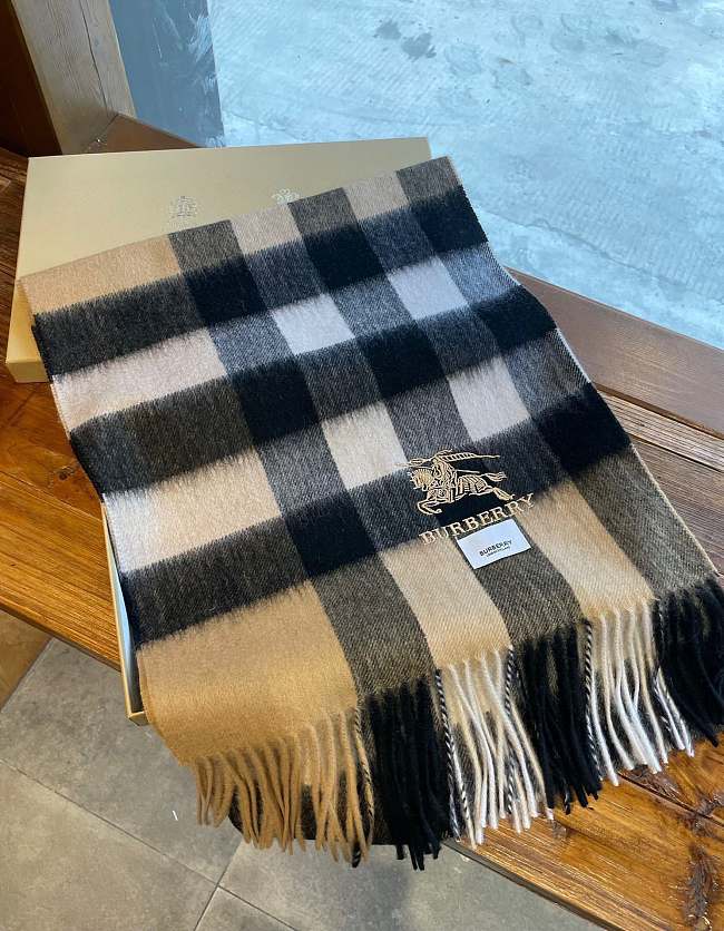 BURBERRY SCARF 231025J Size 35x200xcm - 1