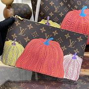 LV x YK Neverfull Bag M77412 Size 32x28x14cm - 5