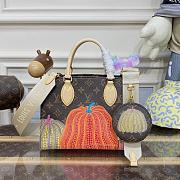 LV x YK OnTheGo Bag M880941 Size 25x19x11cm - 1